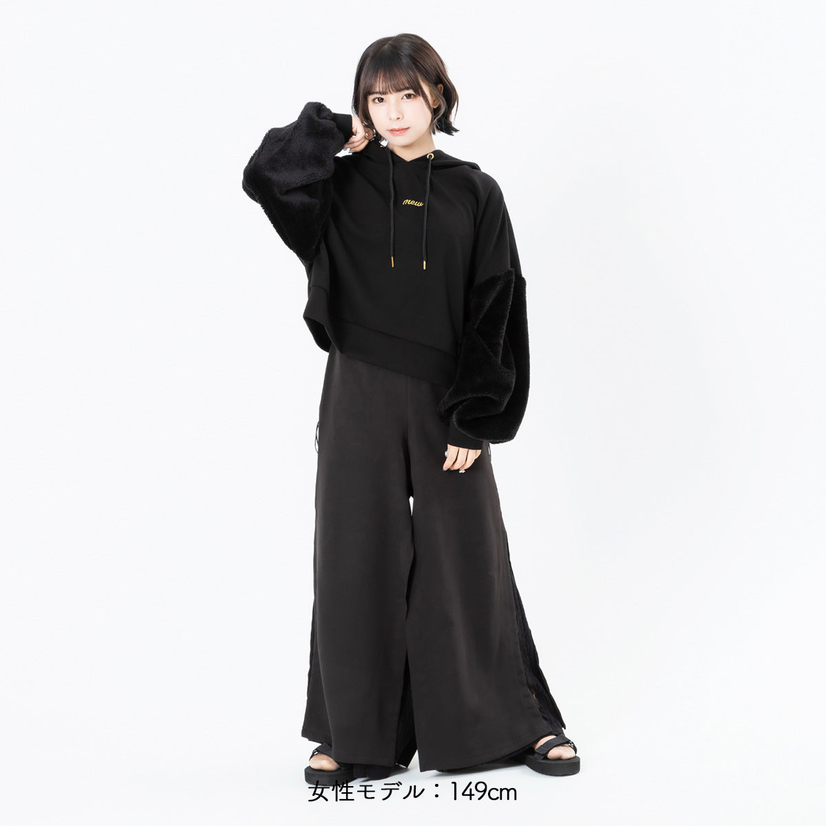 【mew】袖モコクロップドパーカー(BLK)